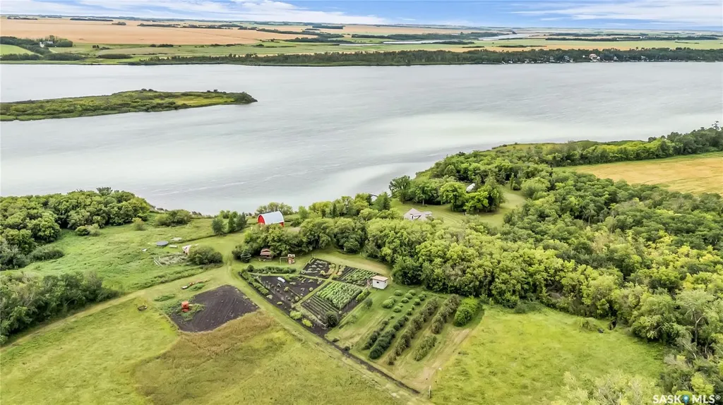 42470 Rural Address Hoodoo Rm No. 401 SK S0K 4P0