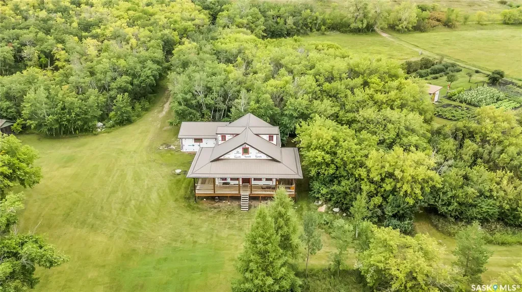 42470 Rural Address Hoodoo Rm No. 401 SK S0K 4P0