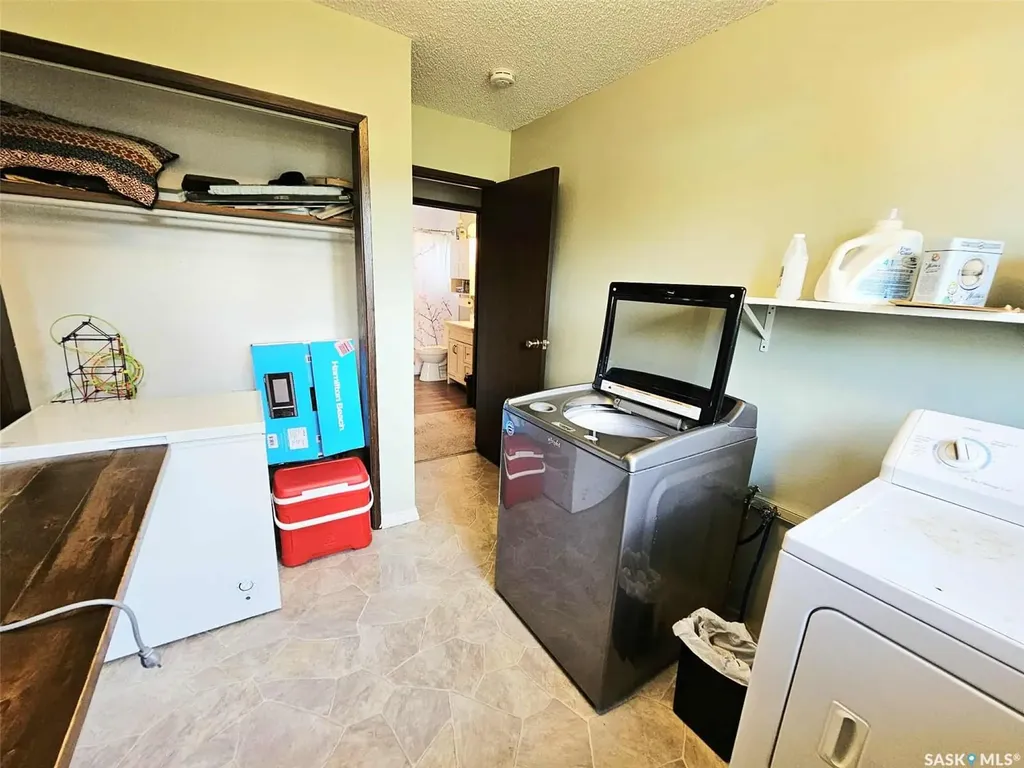 300 4th Street Bredenbury SK S0A 0H0