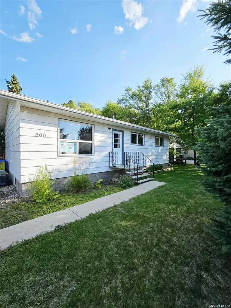 300 4th Street Bredenbury SK S0A 0H0