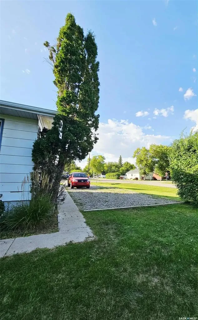 300 4th Street Bredenbury SK S0A 0H0