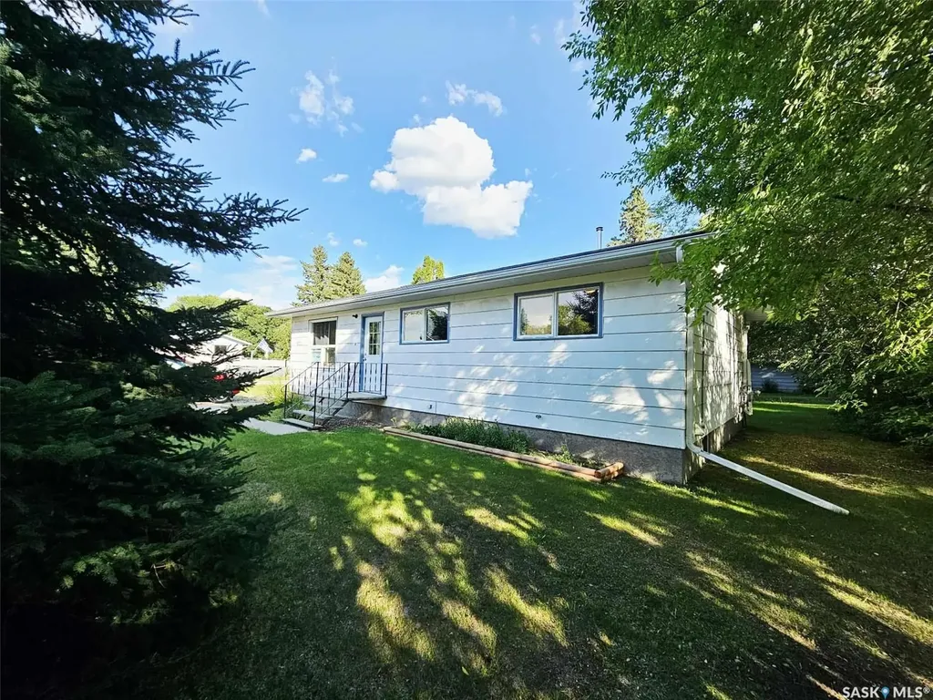 300 4th Street Bredenbury SK S0A 0H0