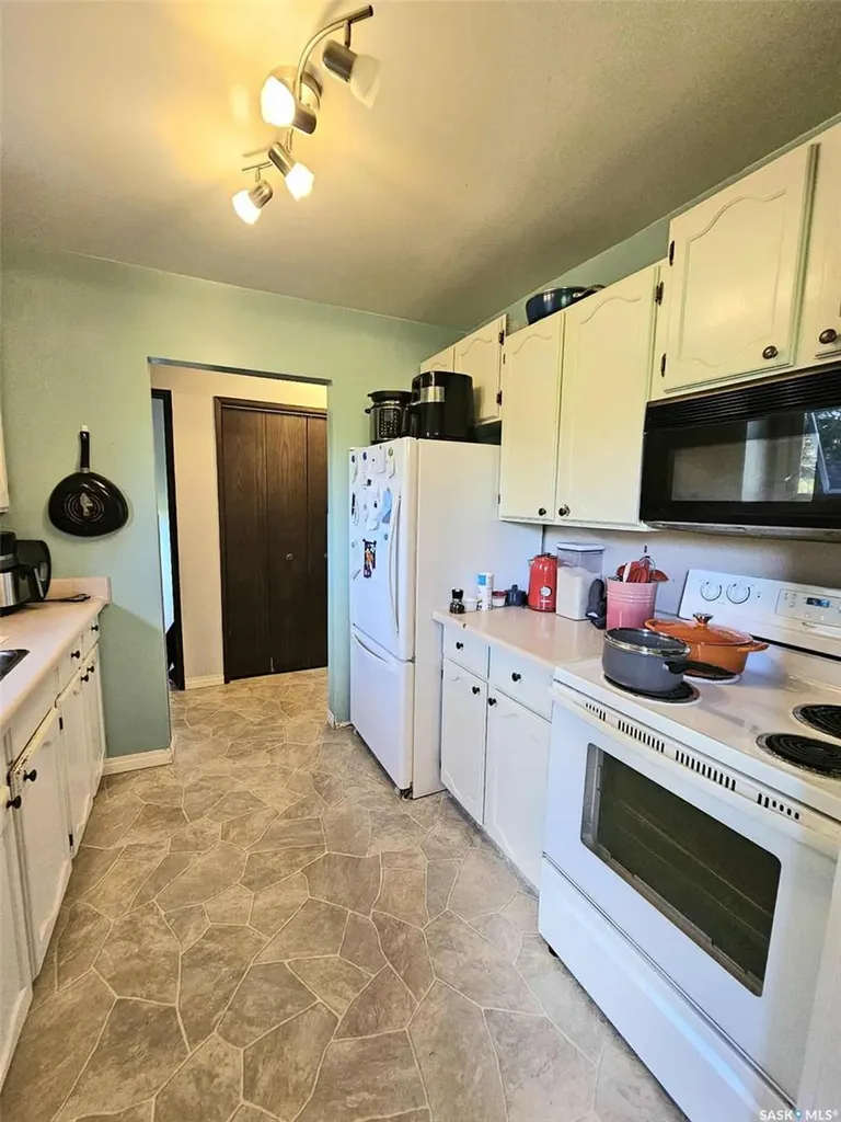 300 4th Street Bredenbury SK S0A 0H0