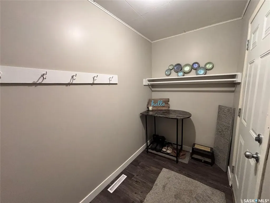 780 Railway Avenue Elbow SK S0H 1J0