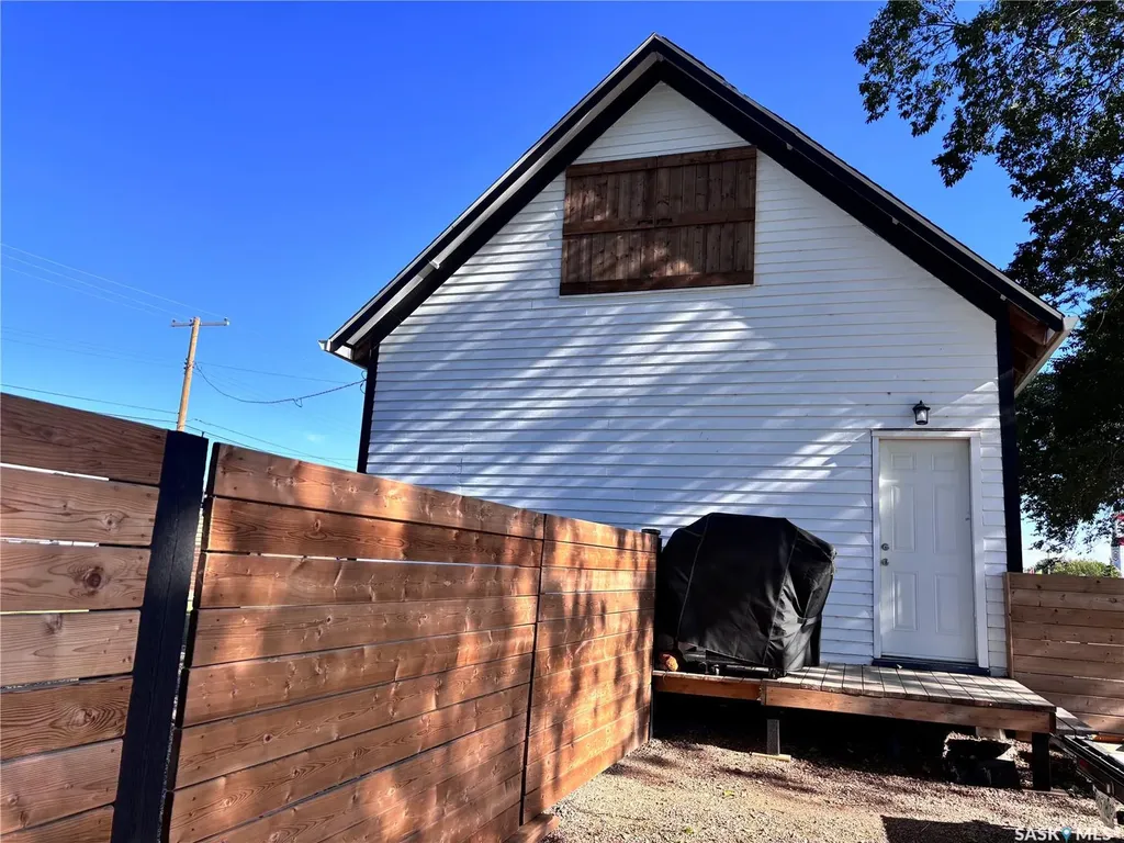 780 Railway Avenue Elbow SK S0H 1J0