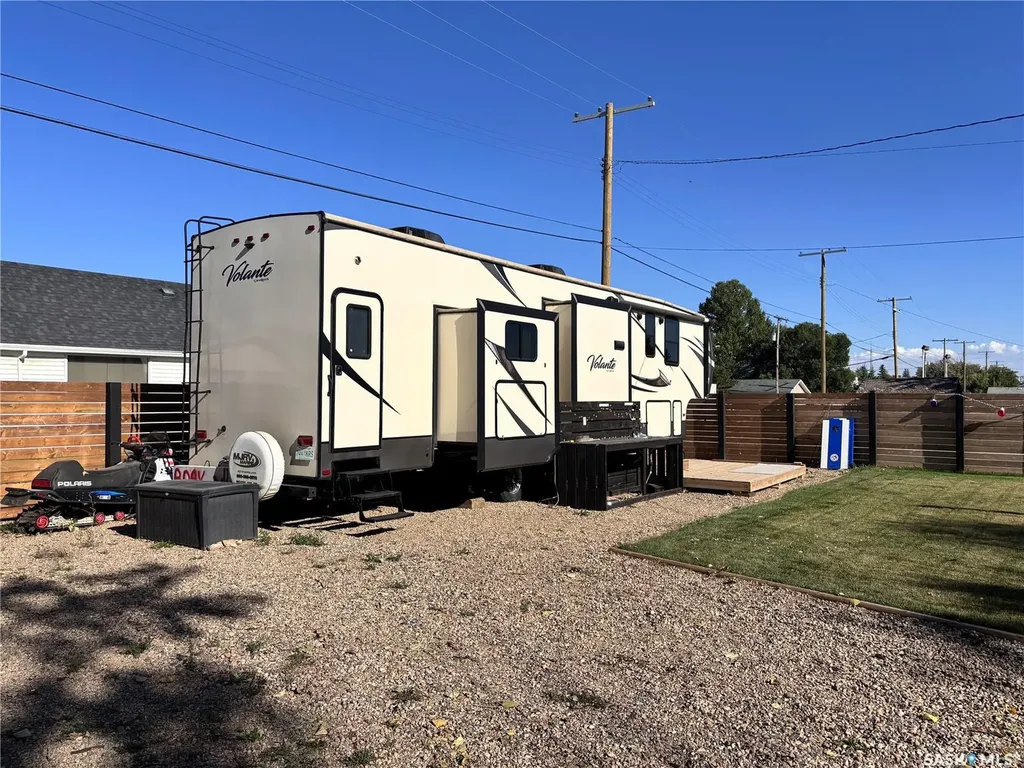 780 Railway Avenue Elbow SK S0H 1J0