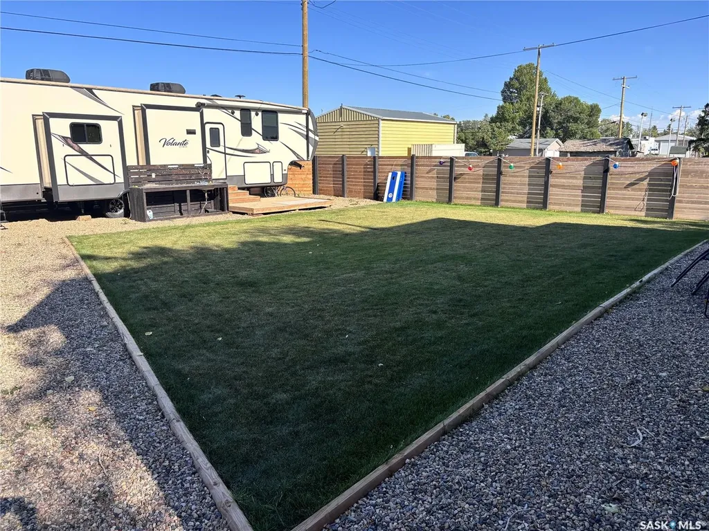 780 Railway Avenue Elbow SK S0H 1J0