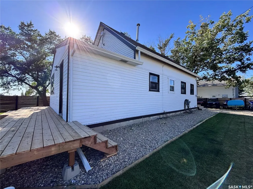 780 Railway Avenue Elbow SK S0H 1J0