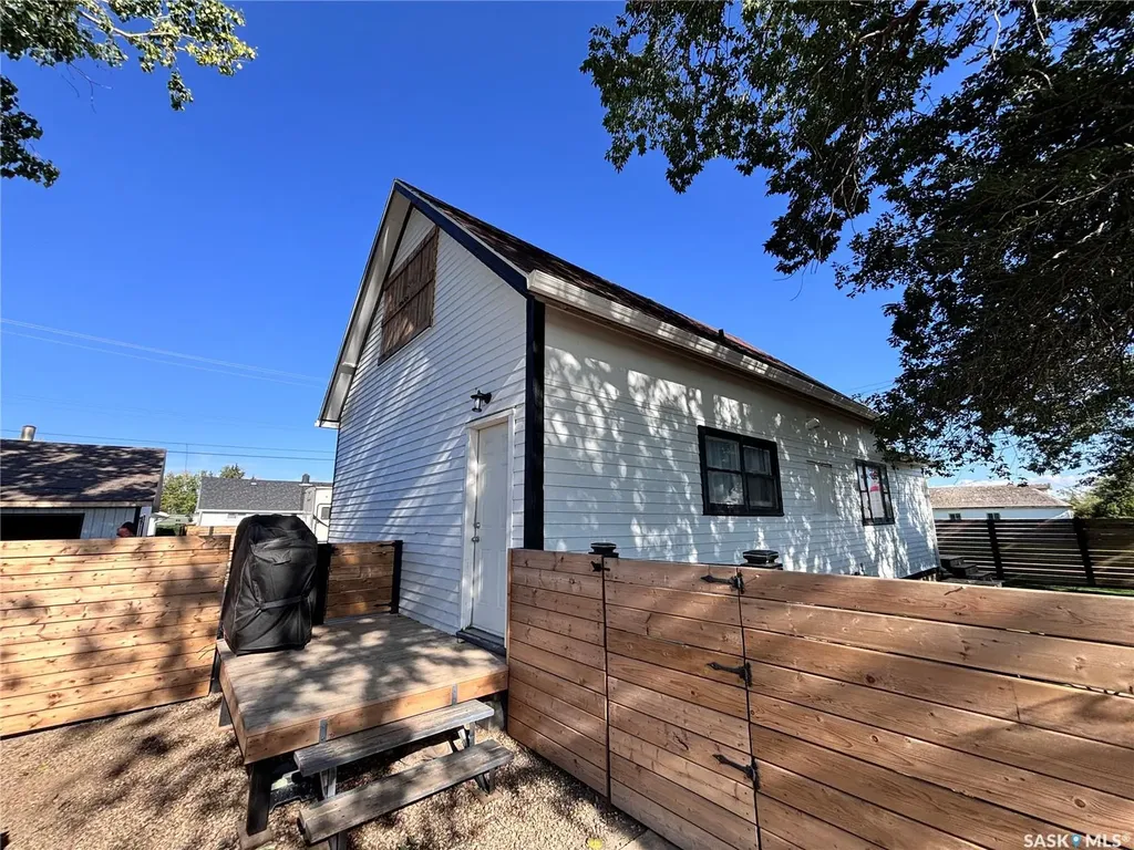 780 Railway Avenue Elbow SK S0H 1J0