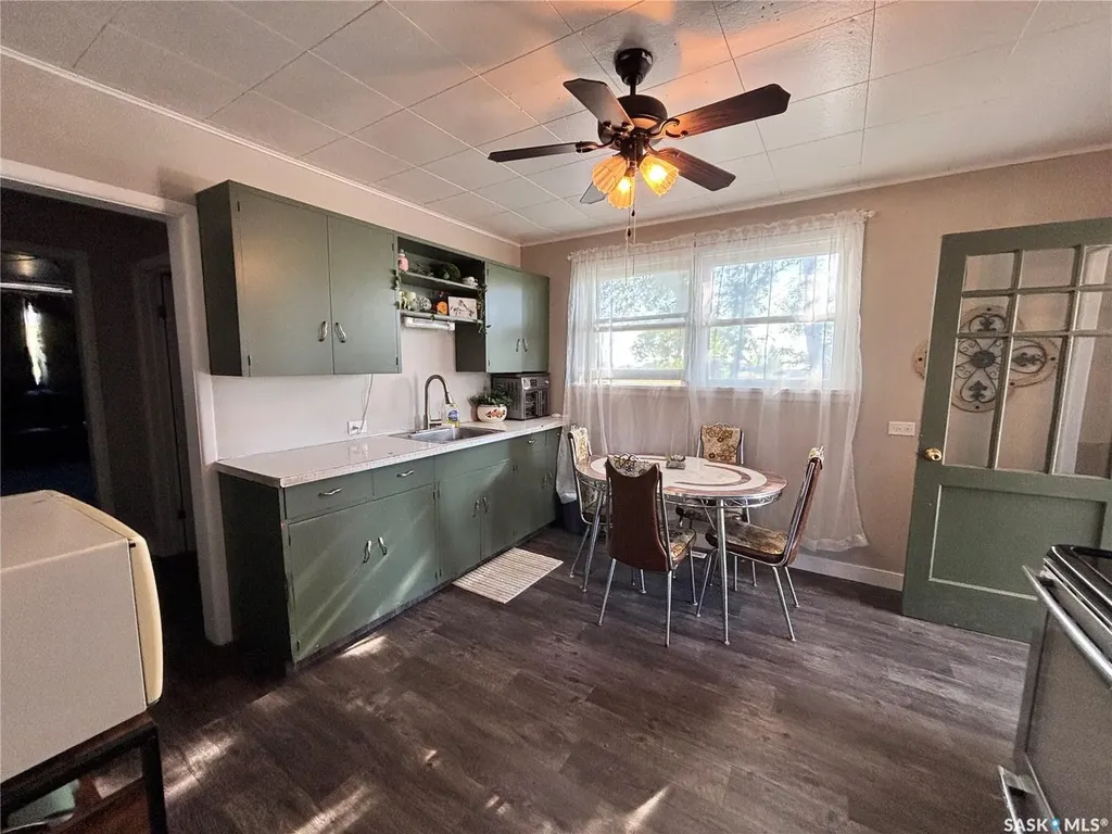 780 Railway Avenue Elbow SK S0H 1J0