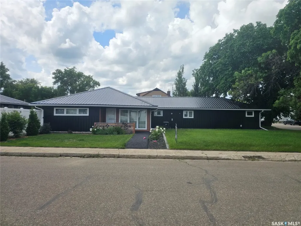 398 5th Avenue E Unity SK S0K 4L0