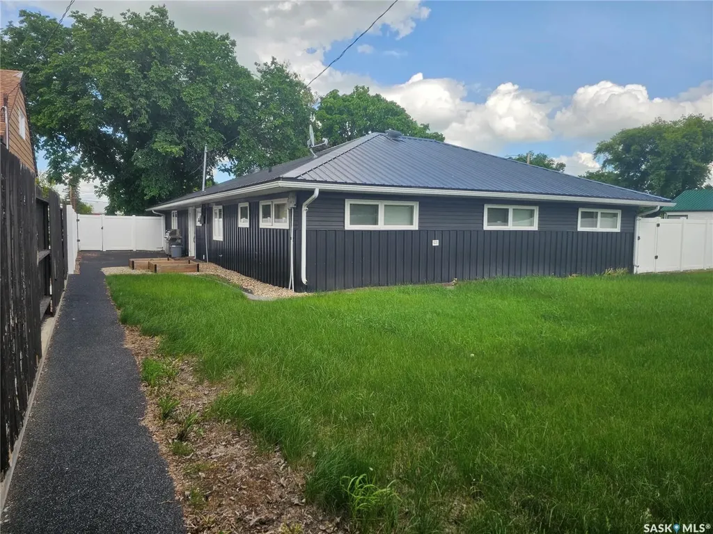 398 5th Avenue E Unity SK S0K 4L0