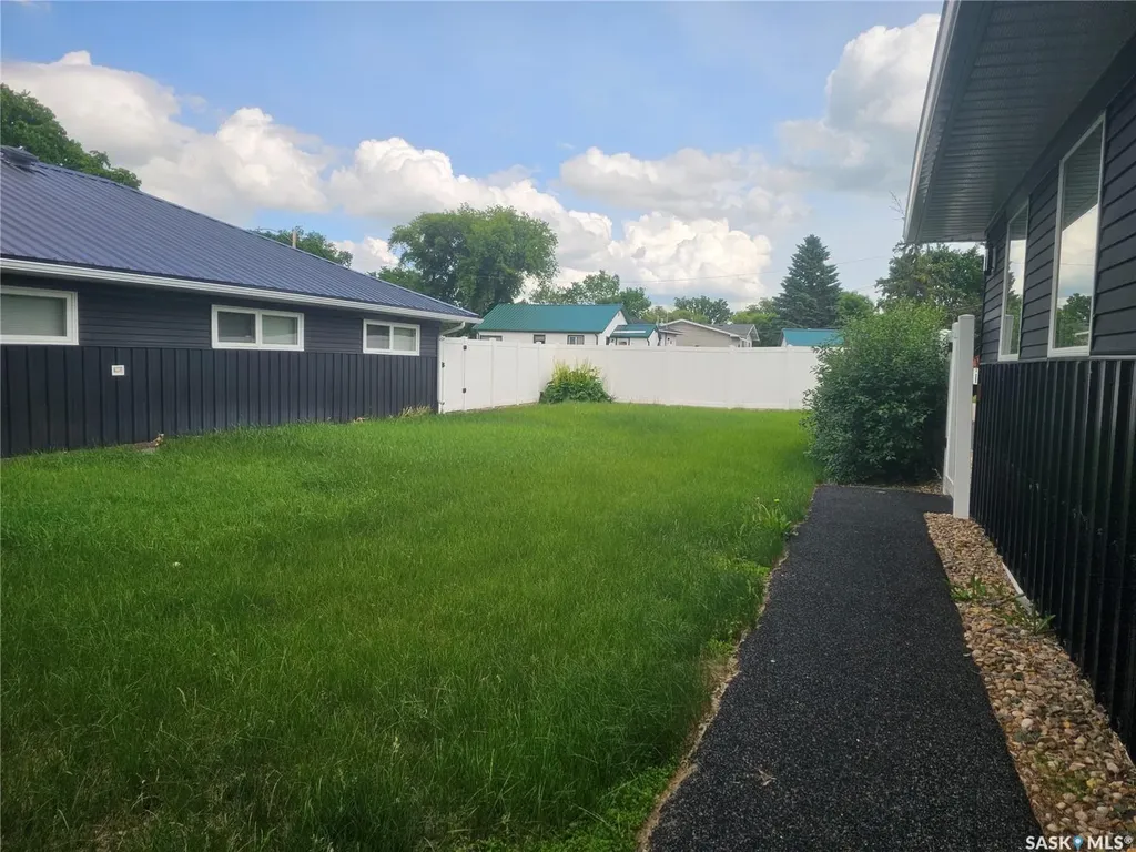398 5th Avenue E Unity SK S0K 4L0
