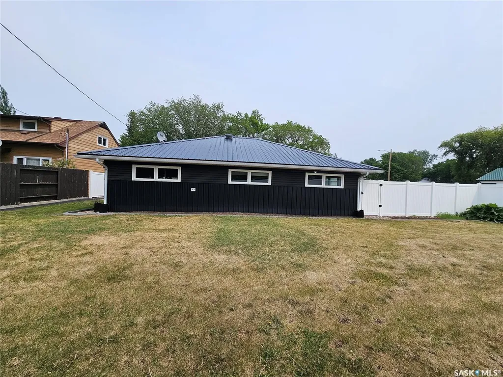 398 5th Avenue E Unity SK S0K 4L0