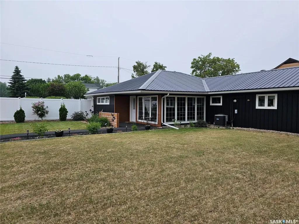 398 5th Avenue E Unity SK S0K 4L0