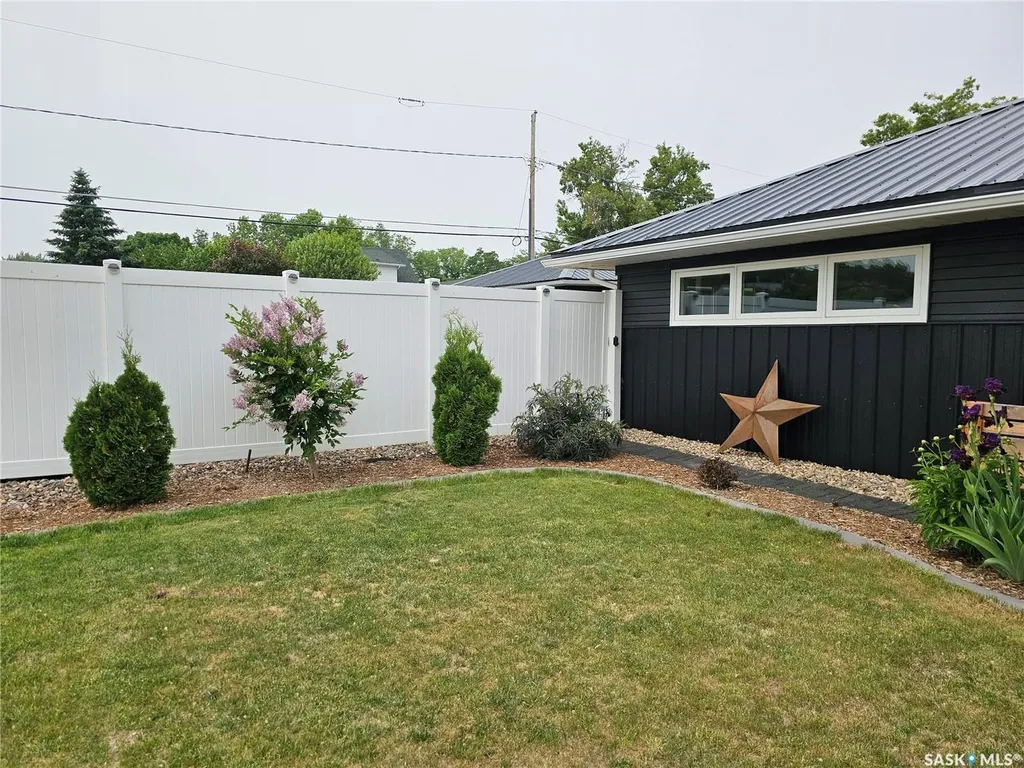 398 5th Avenue E Unity SK S0K 4L0