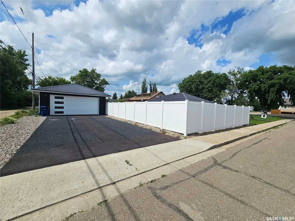 398 5th Avenue E Unity SK S0K 4L0