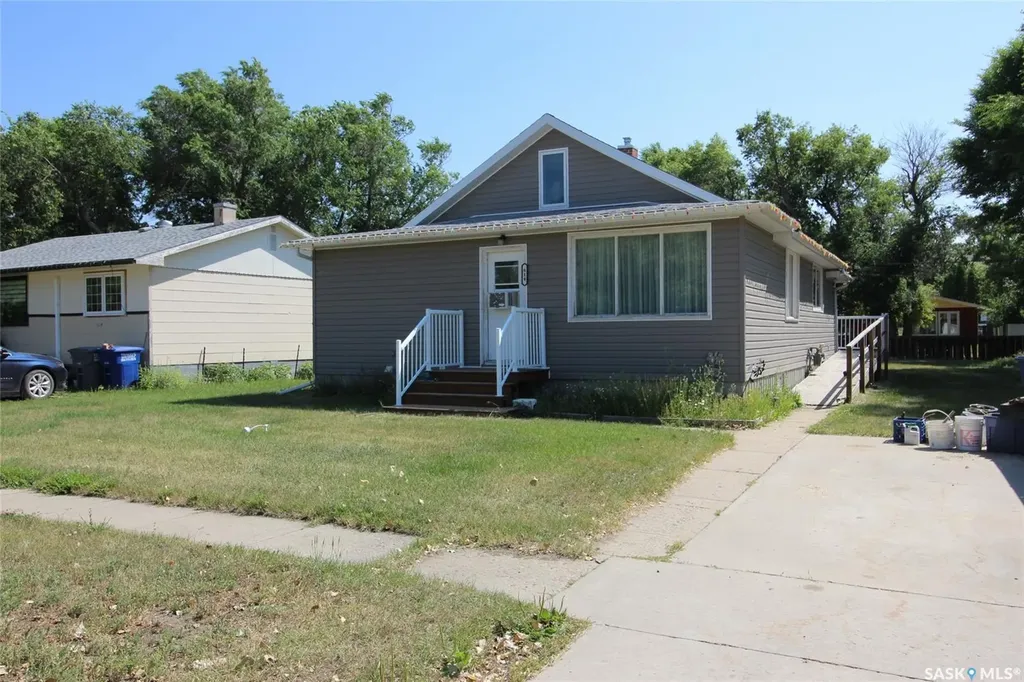 614 Front Street Eastend SK S0N 0T0