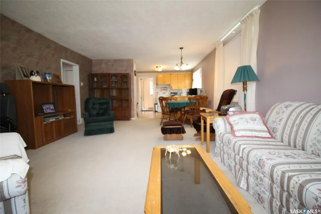 614 Front Street Eastend SK S0N 0T0