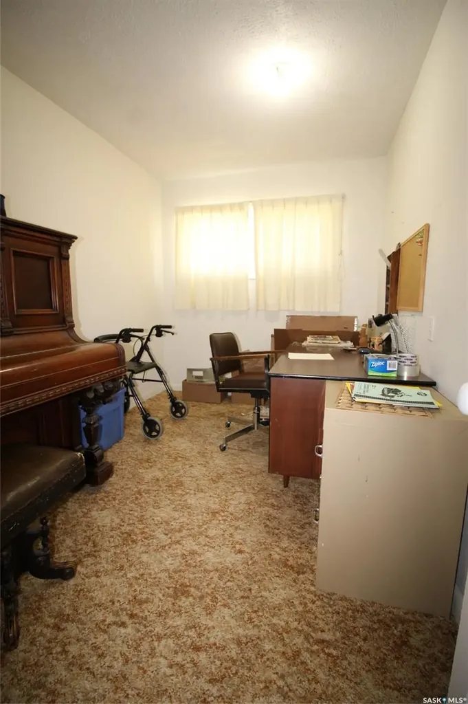 614 Front Street Eastend SK S0N 0T0