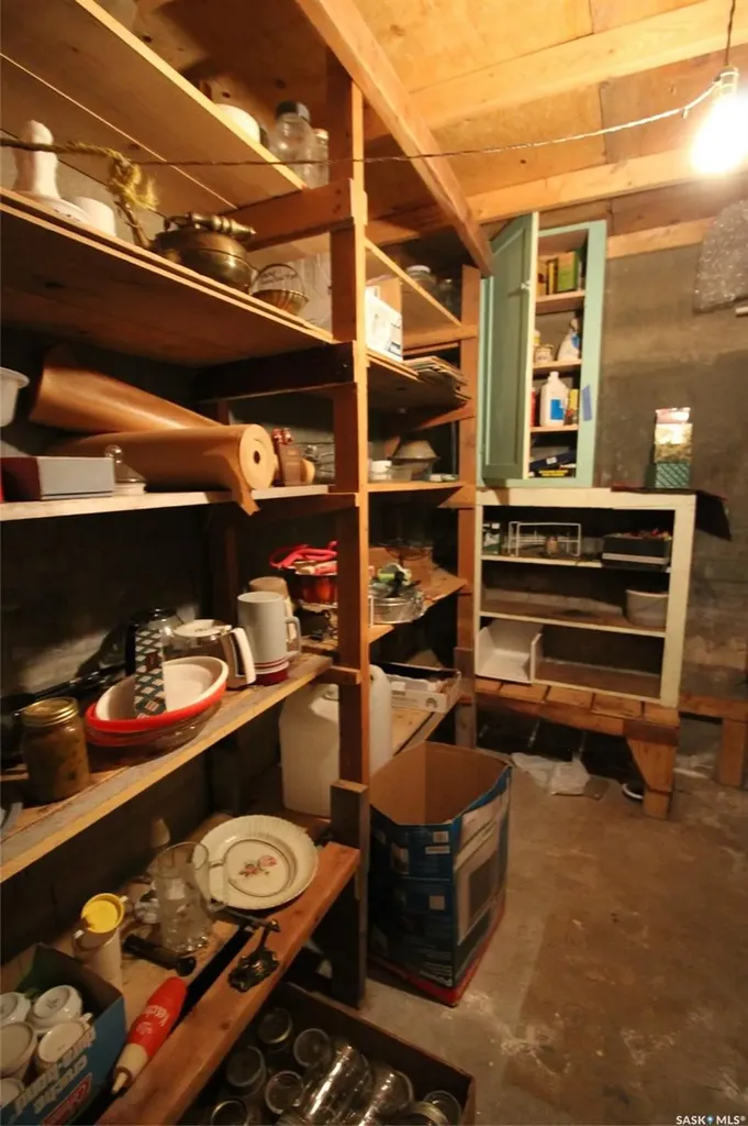 614 Front Street Eastend SK S0N 0T0