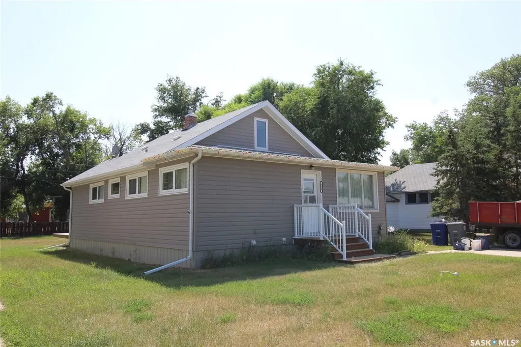 614 Front Street Eastend SK S0N 0T0
