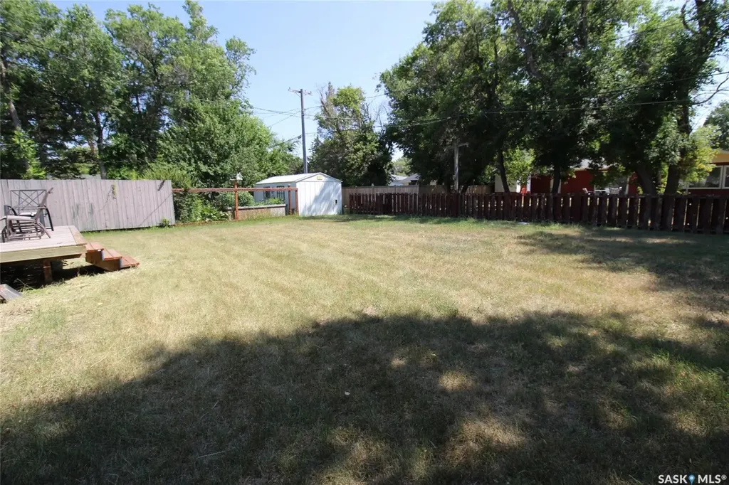 614 Front Street Eastend SK S0N 0T0