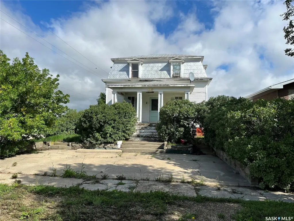 239 4th Avenue W Gravelbourg SK S0H 1X0