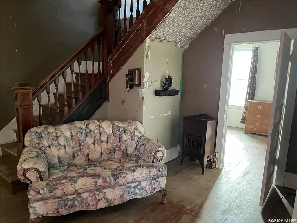 239 4th Avenue W Gravelbourg SK S0H 1X0