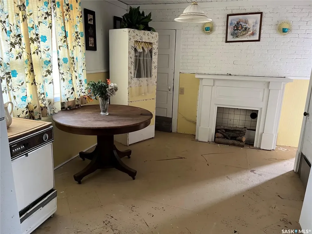 239 4th Avenue W Gravelbourg SK S0H 1X0