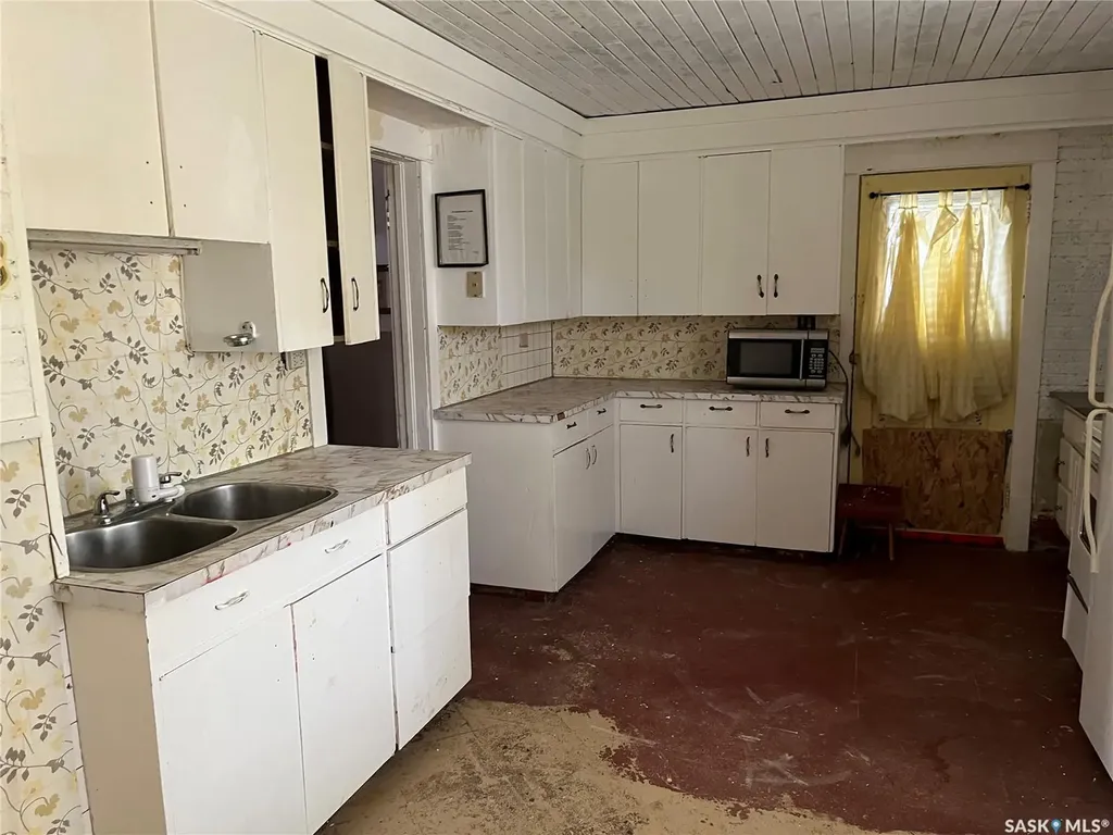 239 4th Avenue W Gravelbourg SK S0H 1X0