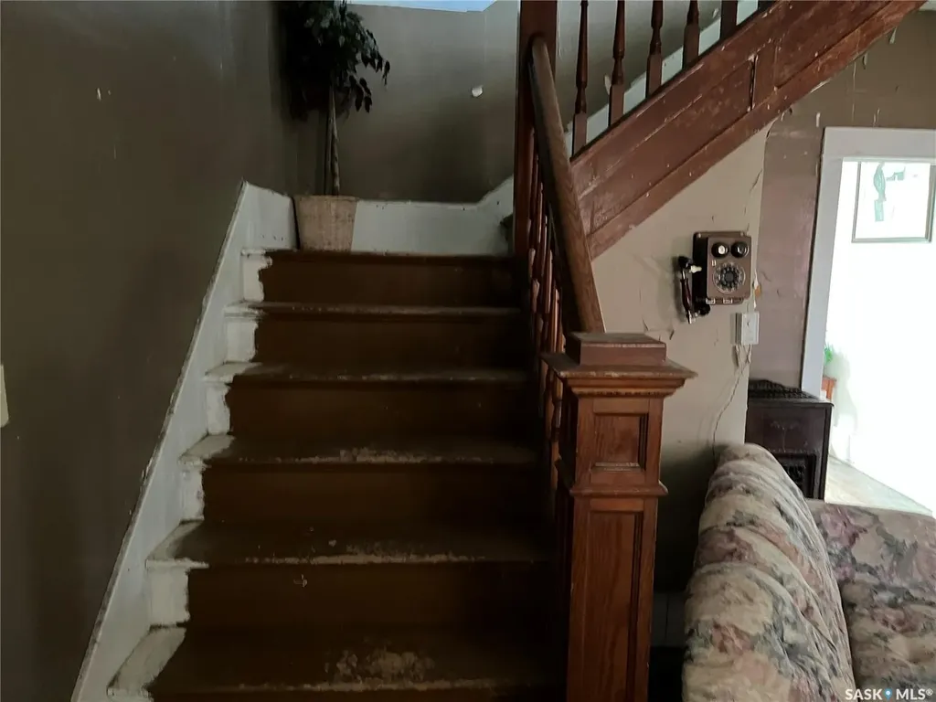 239 4th Avenue W Gravelbourg SK S0H 1X0