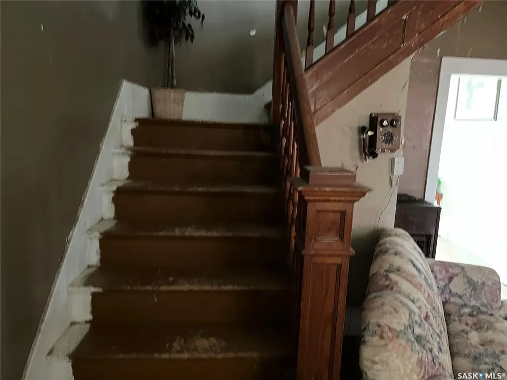 239 4th Avenue W Gravelbourg SK S0H 1X0