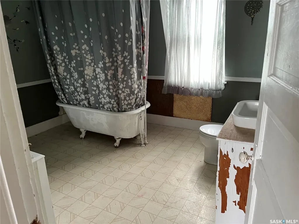 239 4th Avenue W Gravelbourg SK S0H 1X0