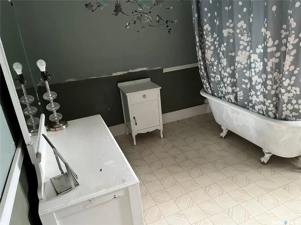 239 4th Avenue W Gravelbourg SK S0H 1X0