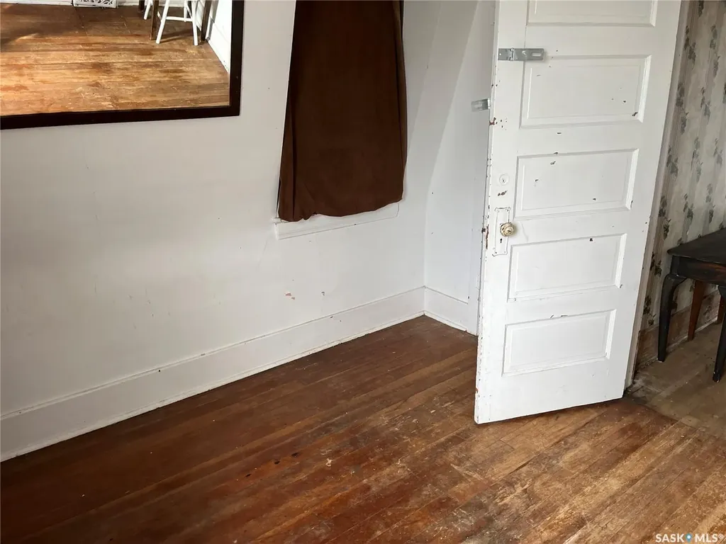 239 4th Avenue W Gravelbourg SK S0H 1X0