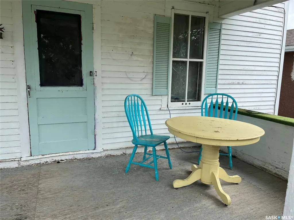 239 4th Avenue W Gravelbourg SK S0H 1X0