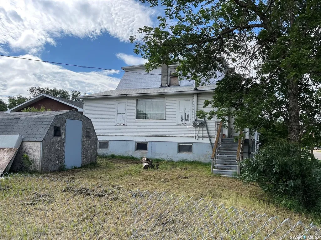 239 4th Avenue W Gravelbourg SK S0H 1X0