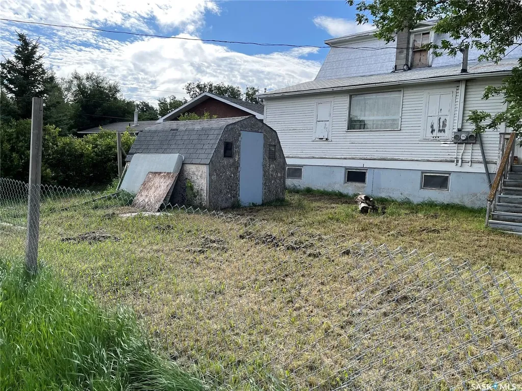 239 4th Avenue W Gravelbourg SK S0H 1X0
