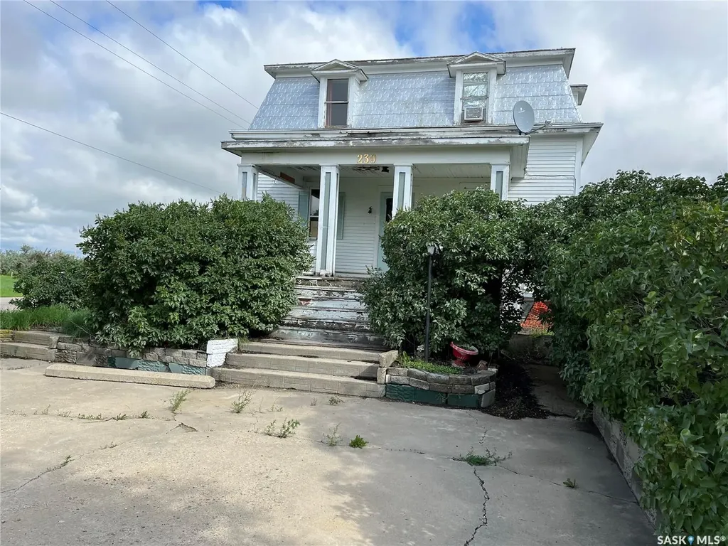 239 4th Avenue W Gravelbourg SK S0H 1X0