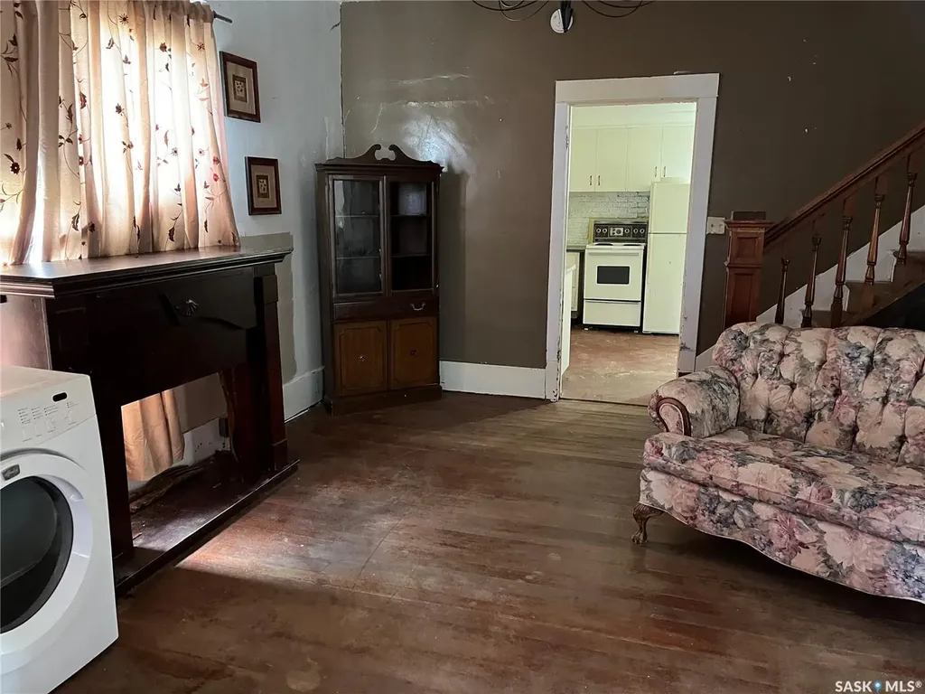 239 4th Avenue W Gravelbourg SK S0H 1X0