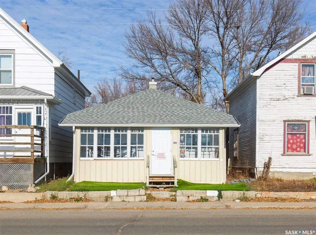 426 Fairford Street W Moose Jaw SK S6H 1W2