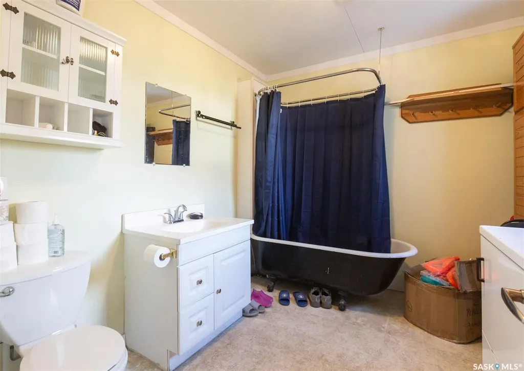 426 Fairford Street W Moose Jaw SK S6H 1W2