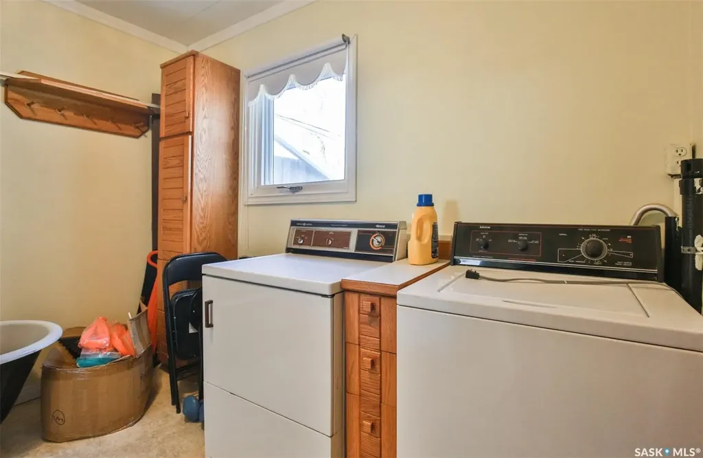 426 Fairford Street W Moose Jaw SK S6H 1W2