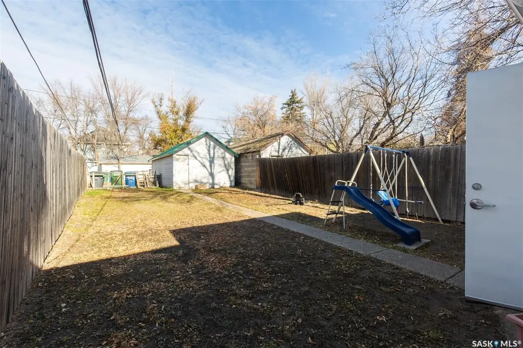 426 Fairford Street W Moose Jaw SK S6H 1W2