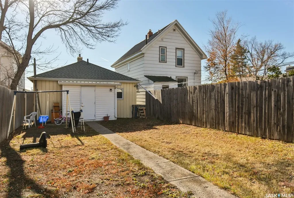 426 Fairford Street W Moose Jaw SK S6H 1W2