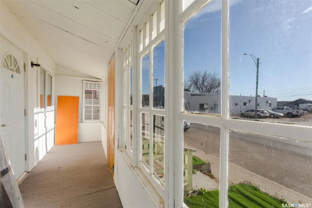426 Fairford Street W Moose Jaw SK S6H 1W2