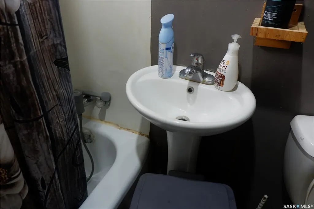 221 7th Avenue W Assiniboia SK S0H 0B0