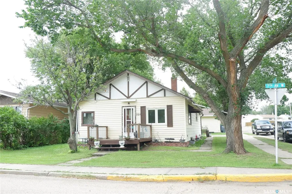 221 7th Avenue W Assiniboia SK S0H 0B0