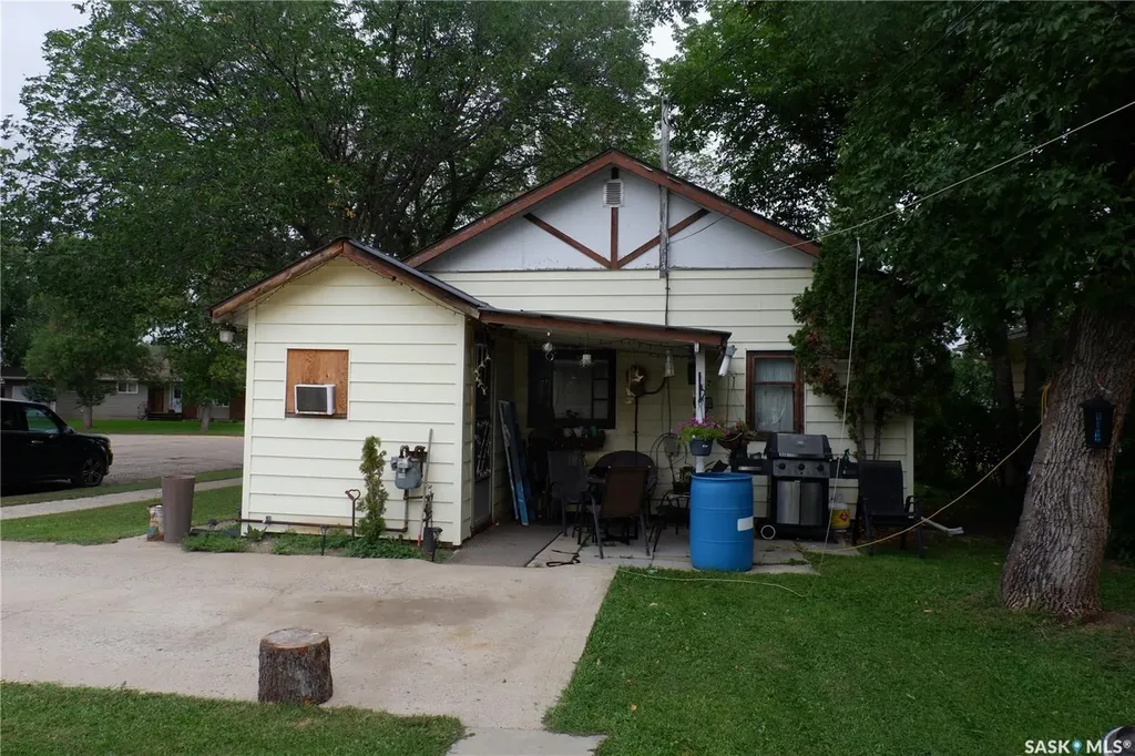 221 7th Avenue W Assiniboia SK S0H 0B0